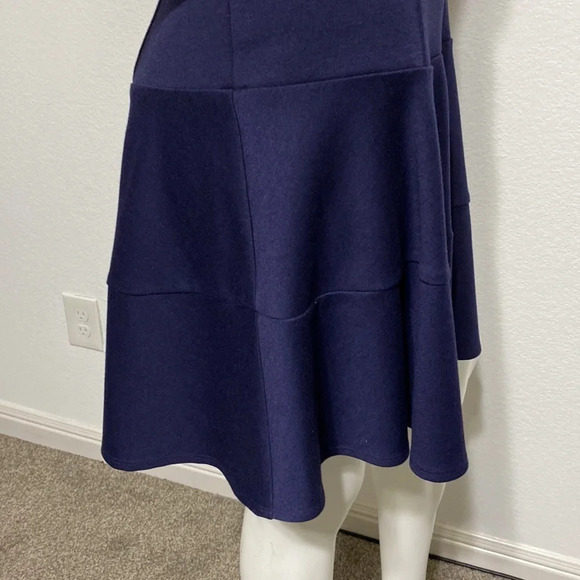 Jessica Simpson Fit & Flare Drop Hem Princess Seams Knit Dress - Size 2 - Picture 7 of 9